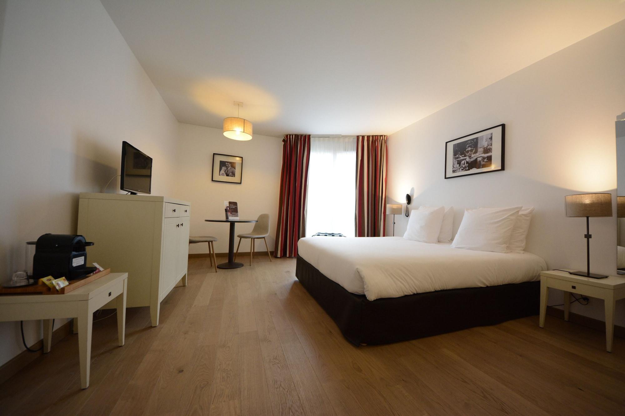 Hotel Cerise Шату Экстерьер фото