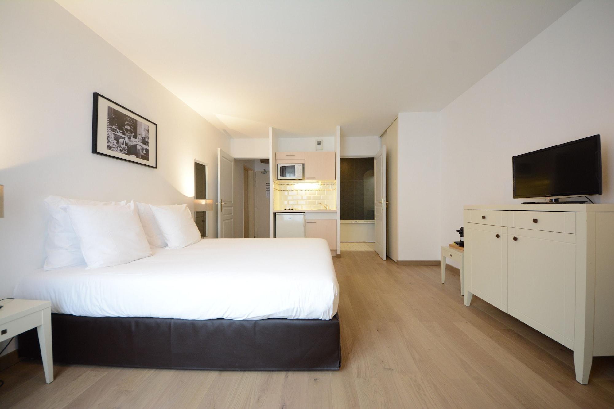 Hotel Cerise Шату Экстерьер фото