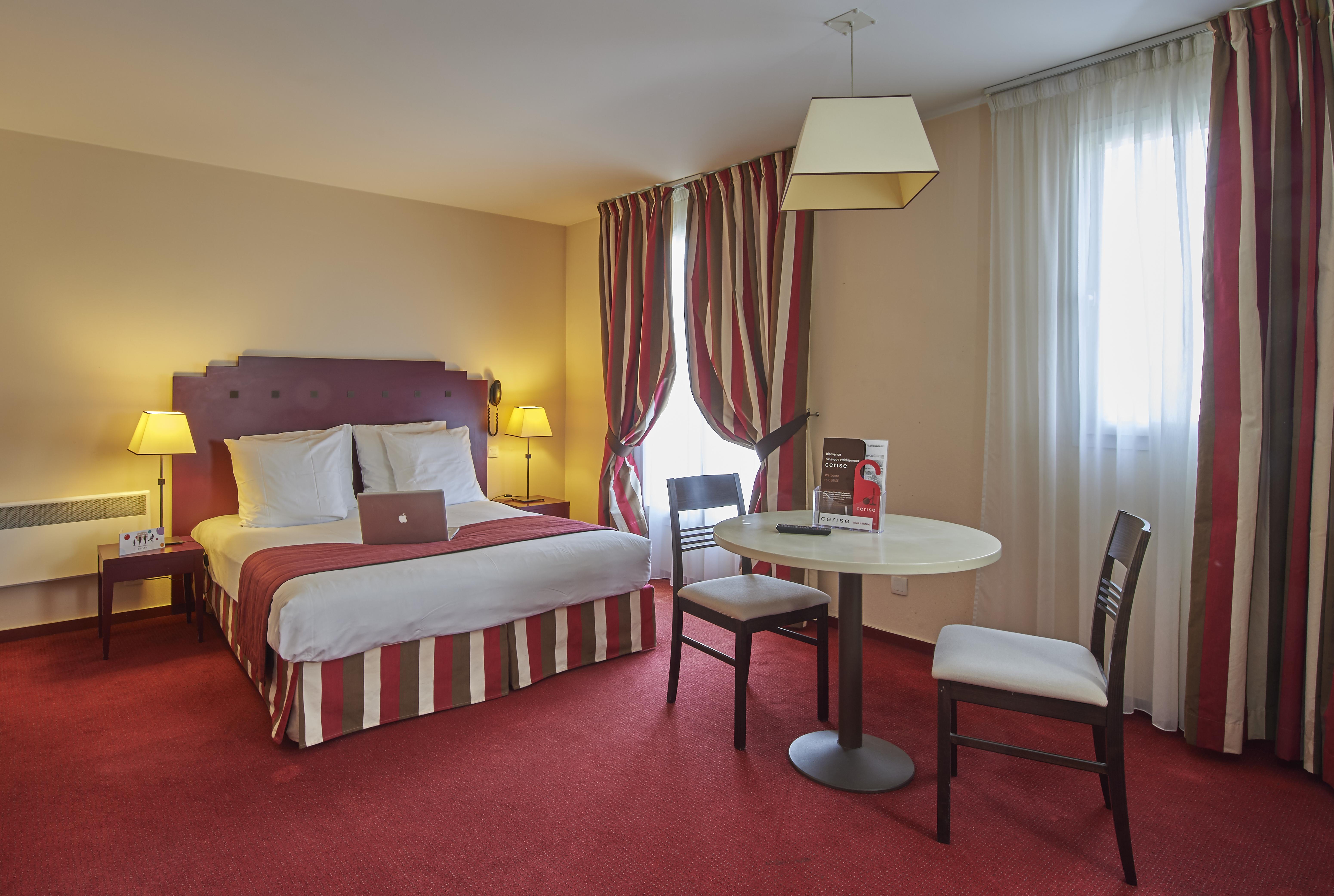 Hotel Cerise Шату Экстерьер фото