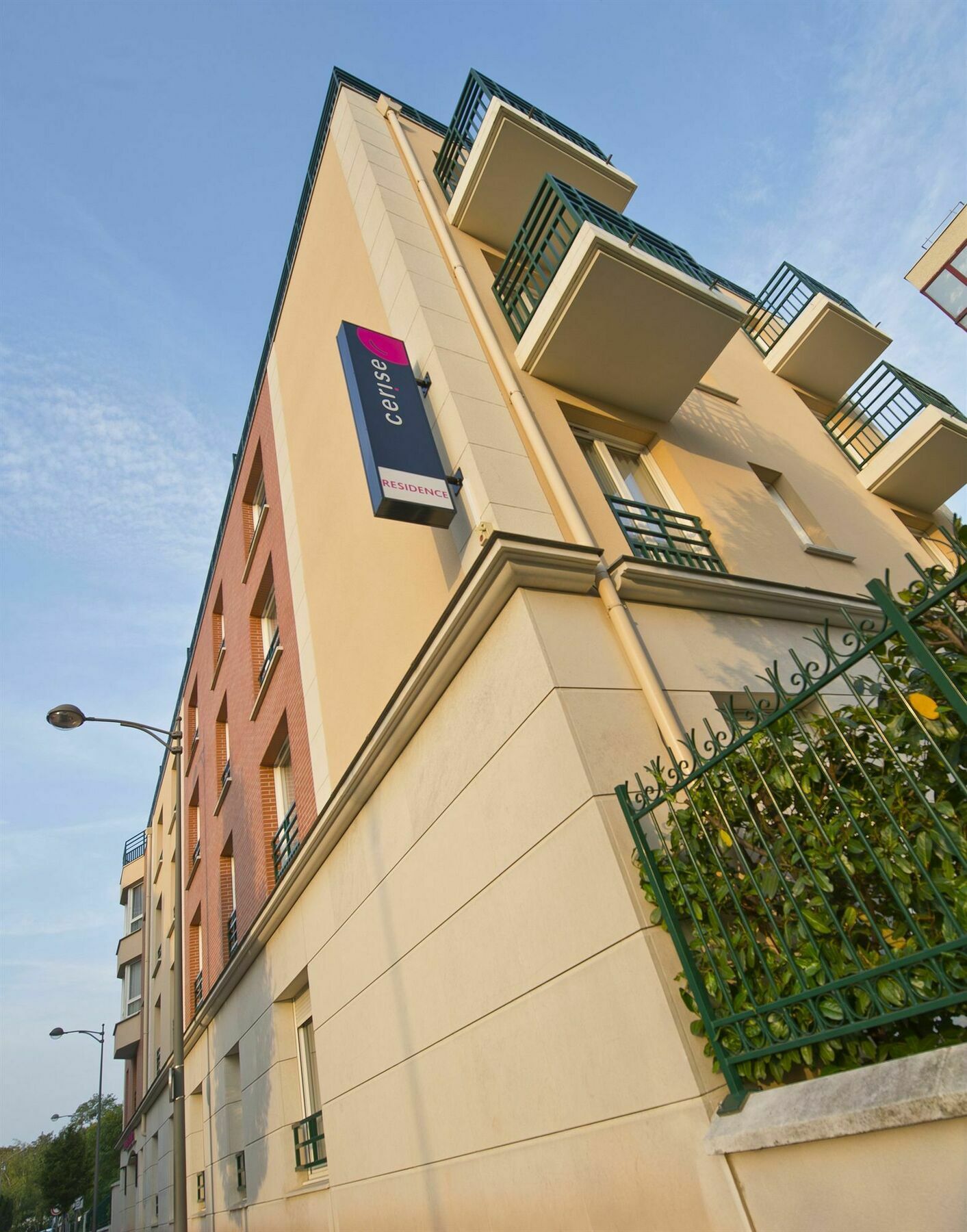 Hotel Cerise Шату Экстерьер фото