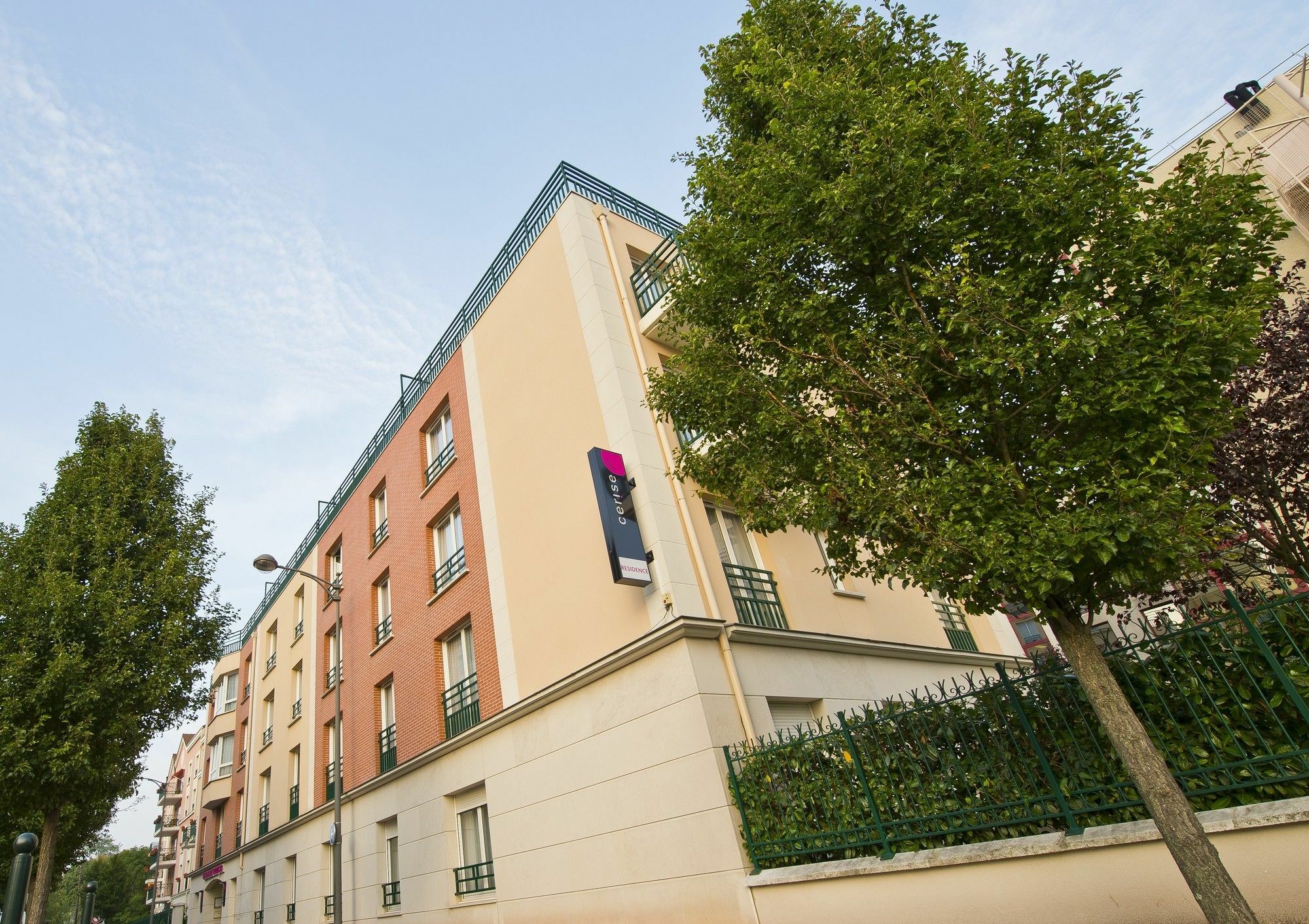 Hotel Cerise Шату Экстерьер фото