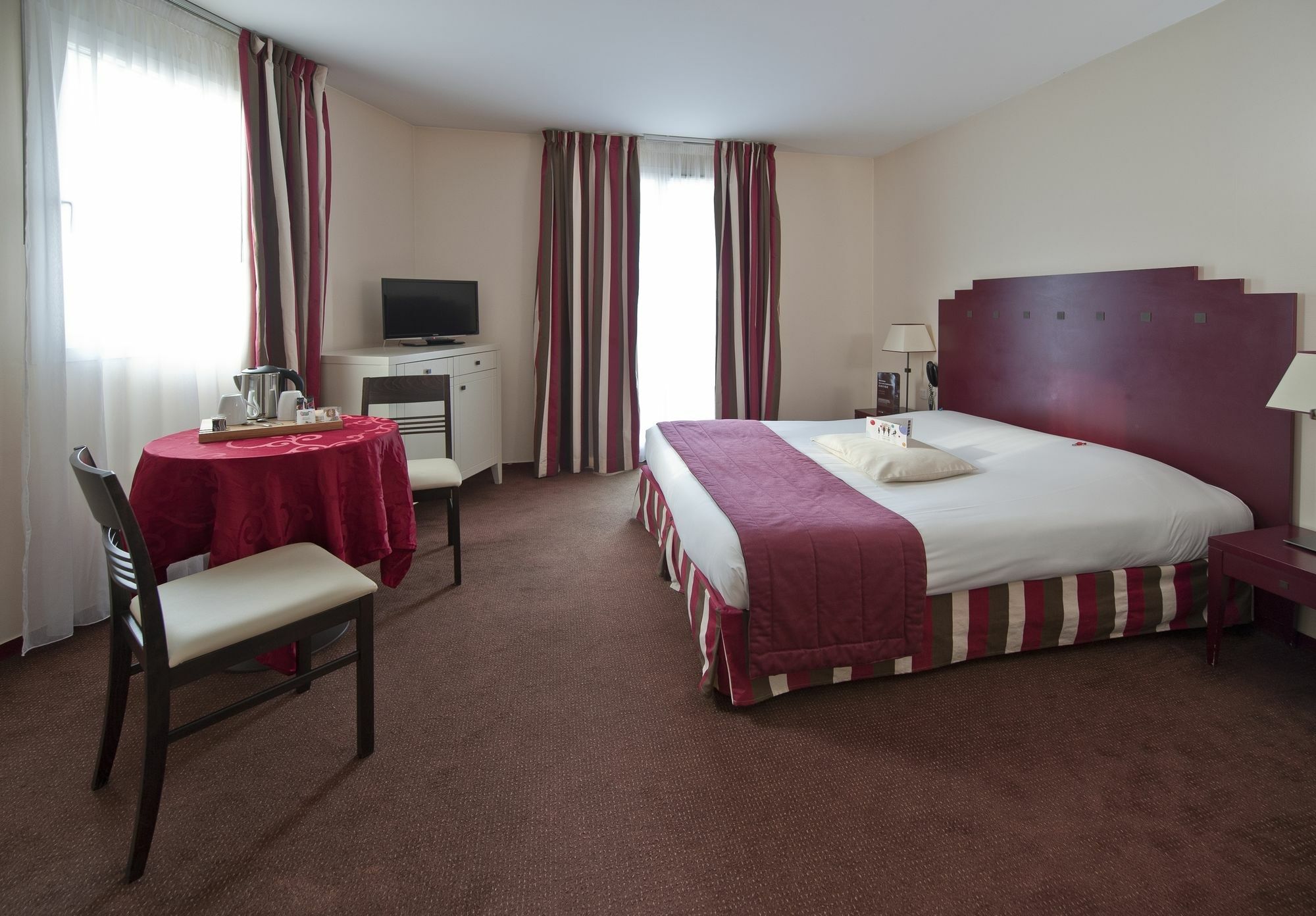 Hotel Cerise Шату Экстерьер фото